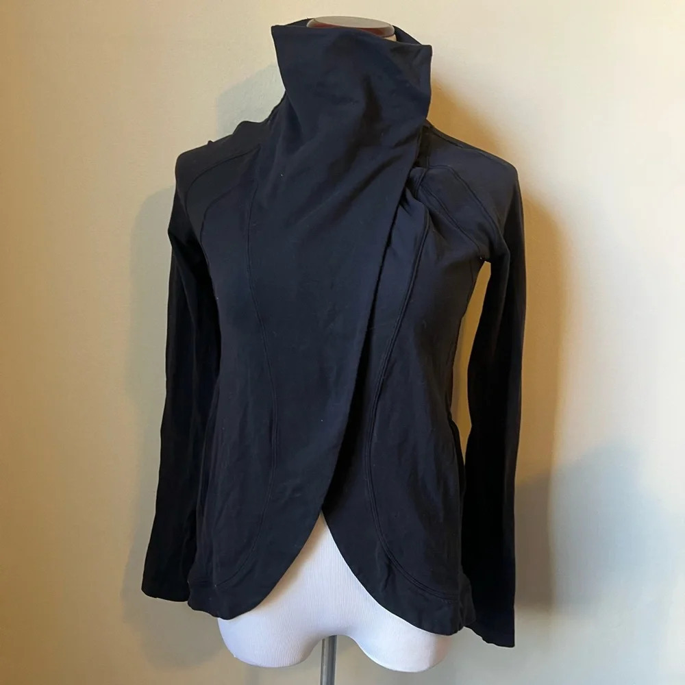 Lululemon Rulu Rally Wrap, size 2 - Picture 2 of 4